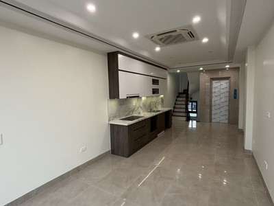 Nhà mới- đẹp - 6 tầng thang máy - ngõ thông - ô tô vào nhà thượng thanh-long biên 11tỷ 2. 3