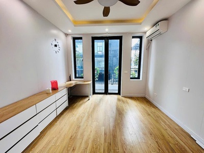 Bán nhà hoàng hoa thám 35m 6 tầng mặt tiền 3,5 11 tỷ 2