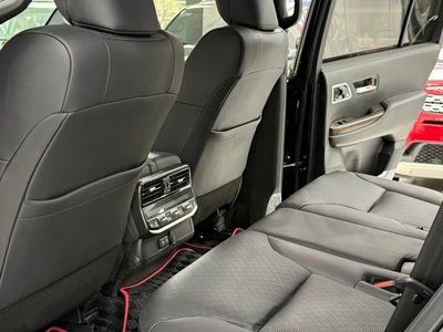 Bán Toyota Land Cruiser LC300 sản xuất 2023, 1 chủ. 8