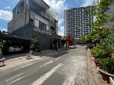 Bán khu đất kdc sổ hồng ,xuất hiện sẵn nhà kho tại q9, 104m2 , ngang 6.3m 3