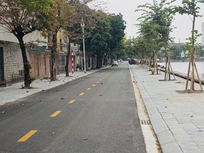 Bán lô đất biệt thự mặt phố Đoàn Nhữ Hài, ph Quang Trung, TP HD, 135m2, mt 7.5m, view hồ 0
