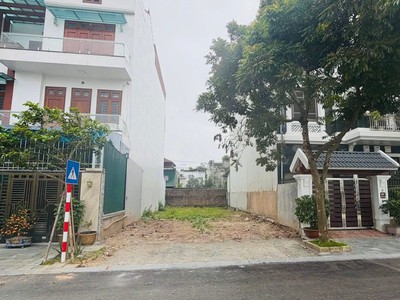 Bán lô đất biệt thự mặt phố Đoàn Nhữ Hài, ph Quang Trung, TP HD, 135m2, mt 7.5m, view hồ 1