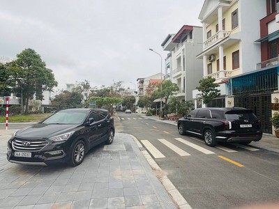 Bán lô đất biệt thự mặt phố Đoàn Nhữ Hài, ph Quang Trung, TP HD, 135m2, mt 7.5m, view hồ 3