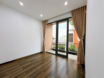 Lô góc gần Nguyễn Hoàng, Ô tô đậu 20m, 3 mê hiện đại 5