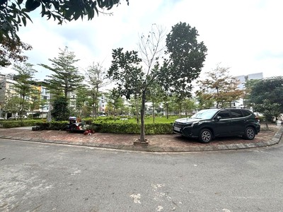 0372311369  bán đất mặt phố việt hưng - 56m2 - kinh doanh đắc địa - view công viên 0