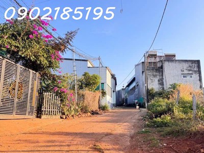 Lô đất góc  5m x 24m  hẻm phạm văn đồng gần vòng xoay ngã 3 hòa bình   buôn ma thuột   1 tỷ 600 1