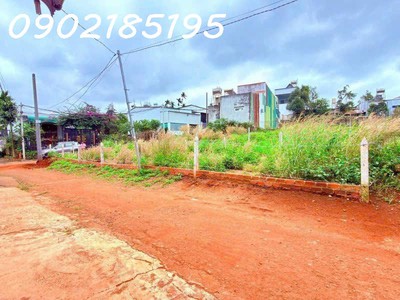 Lô đất góc  5m x 24m  hẻm phạm văn đồng gần vòng xoay ngã 3 hòa bình   buôn ma thuột   1 tỷ 600 2
