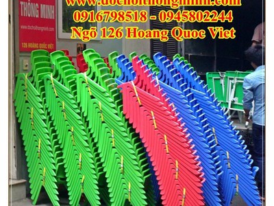 Bàn mầm non đã có đủ 4 màu nhé, mặt nhựa chân sắt có thể gập gọn lại được 126 hoàng quốc việt 3