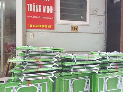 Bàn mầm non đã có đủ 4 màu nhé, mặt nhựa chân sắt có thể gập gọn lại được 126 hoàng quốc việt 5