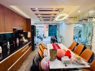 Bán nhà 6 tầng phố tôn đức thắng, đống đa, ô tô vào nhà, dân xây, 40m, nhình 16 tỷ 4