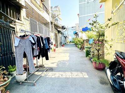 Bán nhà hẻm xe hơi phường Linh Tây Thủ Đức - ngay cạnh Phạm Văn Đồng - 75m2 chỉ 4.15 tỷ 0
