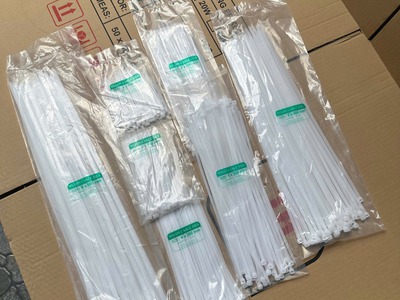 Dây thít nhựa đủ size, dẻo   dai   bền từ 10 đến 50 cm . 0