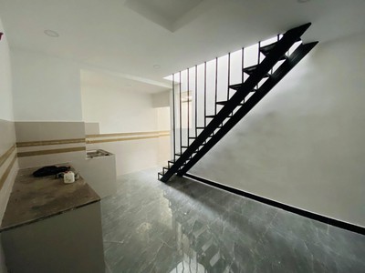 Cho thuê nhà nguyên căn Tô Ngọc Vân P.Linh Đông Thủ Đức 70m  1 trệt 1 lửng 3PN2WC có sân giá 9tr/thá 4