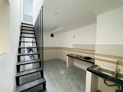 Cho thuê nhà nguyên căn Tô Ngọc Vân P.Linh Đông Thủ Đức 70m  1 trệt 1 lửng 3PN2WC có sân giá 9tr/thá 5