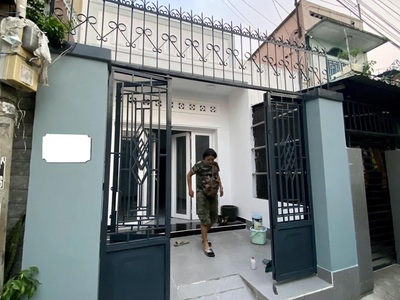 Cho thuê nhà nguyên căn Tô Ngọc Vân P.Linh Đông Thủ Đức 70m  1 trệt 1 lửng 3PN2WC có sân giá 9tr/thá 0