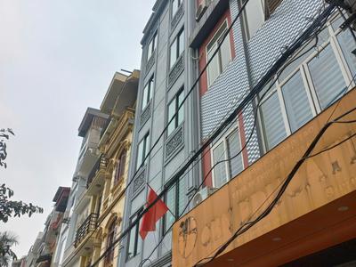 Cho thuê nhà phân lô phố đỗ quang giá 28 tr/tháng 3