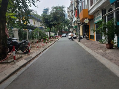 Cho thuê nhà phân lô phố đỗ quang giá 28 tr/tháng 0