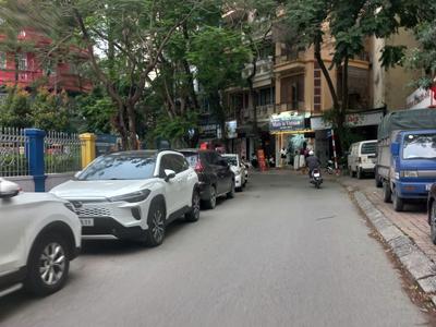 Cho thuê nhà phân lô phố đỗ quang giá 28 tr/tháng 1