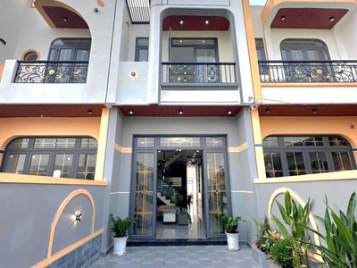 Cơ hội sở hữu nhà mới xây 2 tầng ngay trung tâm Bến Lức 0