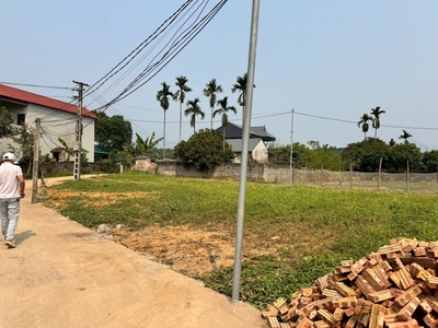    hơn 300 triệu   sở hữu đất sổ sẵn ngay trung tâm ba hàng đồi    1