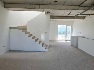 Bán căn nhà liền kề kdc dragon village, phú long, phường phú hữu, q9, dt 90m2, xây 3 tầng, giá bán 2