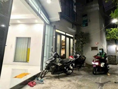 Bán nhà thích quảng đức, phú nhuận, hẻm ba gác, dt 30m2, giá 4,7 tỷ có tl 4
