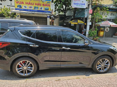 Cần bán Hyundai SantaFe 2018, máy dầu, bản 2.2L đặc biệt 4WD, màu đen, 7 chỗ. 2