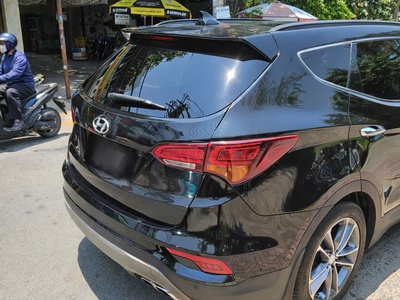 Cần bán Hyundai SantaFe 2018, máy dầu, bản 2.2L đặc biệt 4WD, màu đen, 7 chỗ. 3
