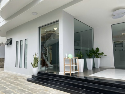 Biệt thự rộng 450m2 thảo điền - compound bờ sông nguyễn văn hưởng - 2 mặt tiền - 242tr/m2 2