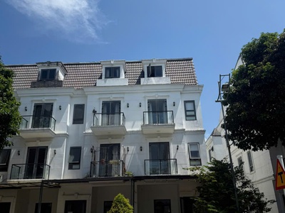 Chính chủ cần bán nhà phố sim city q9 0
