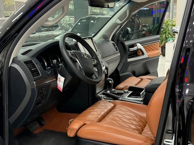 Bán Toyota Land Cruiser 4.6 V8 sản xuất 2020, 4 ghế VIP. 6