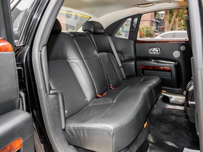 Bán Rolls Royce Ghost 2010 màu đen, chất lượng còn rất mới 8