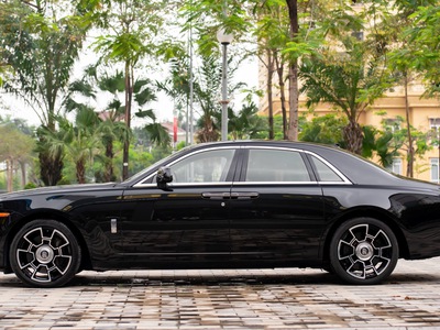 Bán Rolls Royce Ghost 2010 màu đen, chất lượng còn rất mới 2