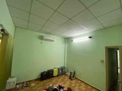 Phòng trống tầng 2 quận 10 0