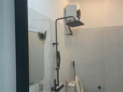 Cho thuê nhà thị trấn An Dương , có đồ , ô tô đỗ cửa . Gia đình ,chuyên gia ở 2