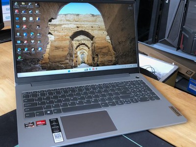 Laptop Lenovo Ideapad Slim 3 Ryzen 5 7520U RAM 16GB SSD 512GB VGA Rời Màn 15.6 Inch Full HD Máy Đẹp 0