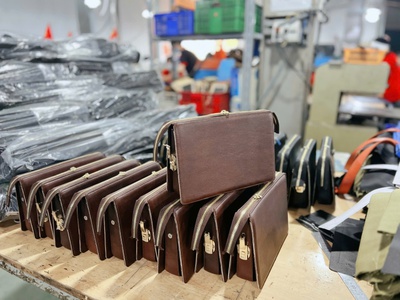 Xưởng chuyên sản xuất CẶP DA THẬT, DA PU cho ĐẠI HỘI CHI BỘ - VAT đầy đủ - Nhận đơn SL ít 4