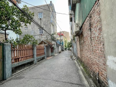 Bán mảnh đất 49,5m2 mặt ngõ lớn, oto tránh, vị trí trung tâm Giang Biên 2