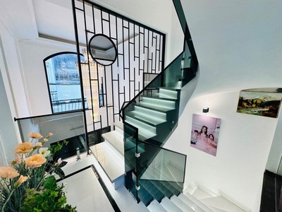 Ô tô 4 chỗ đỗ cửa 3