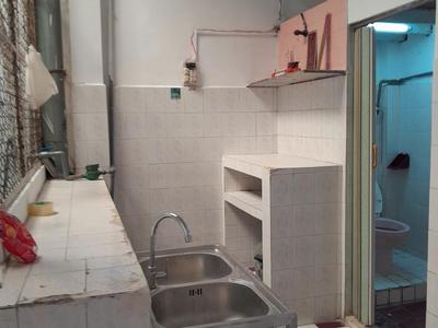 Cho thuê căn hộ lầu 2 quận 5, giá tốt 2