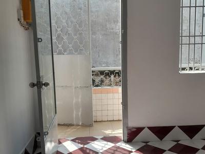 Cho thuê căn hộ lầu 2 quận 5, giá tốt 0
