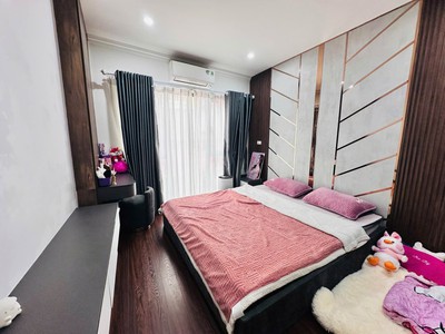 Ô tô 4 chỗ đỗ cửa 4