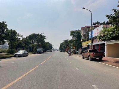 Đất full thổ cư   ô tô vào tận đất   view sân tdtt. 80m  sổ đỏ   mặt tiền  6m vuông đẹp. đường 0