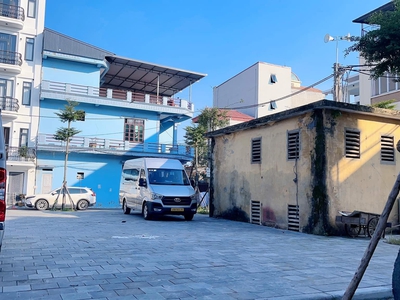 Đất full thổ cư   ô tô vào tận đất   view sân tdtt. 80m  sổ đỏ   mặt tiền  6m vuông đẹp. đường 2