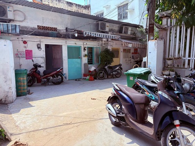  đất nơ trang long   ngang 7m x 20    18.6 tỷ, đang làm dãy trọ tiện xây 3