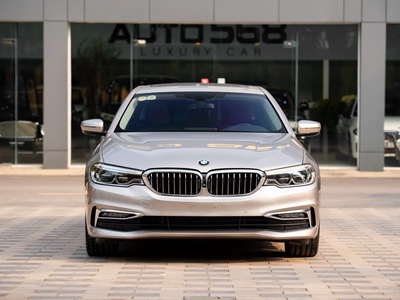 Bán BMW 530i Luxury Line 2019, màu vàng, nhập khẩu, xe còn cực mới 1