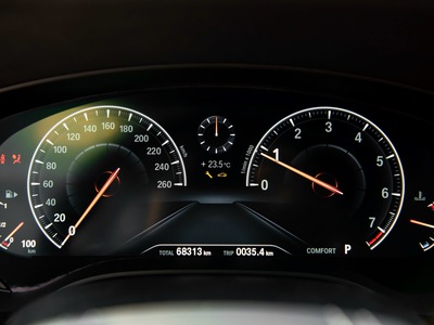 Bán BMW 530i Luxury Line 2019, màu vàng, nhập khẩu, xe còn cực mới 3