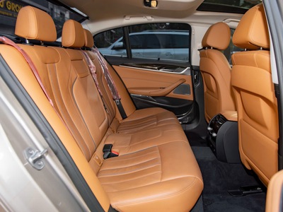 Bán BMW 530i Luxury Line 2019, màu vàng, nhập khẩu, xe còn cực mới 4