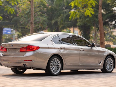 Bán BMW 530i Luxury Line 2019, màu vàng, nhập khẩu, xe còn cực mới 5