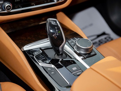 Bán BMW 530i Luxury Line 2019, màu vàng, nhập khẩu, xe còn cực mới 7